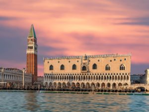 Lee más sobre el artículo Venecia cobrará impuesto a los viajeros