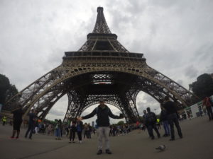 Lee más sobre el artículo Instalaron tirolesa en la Torre Eiffel