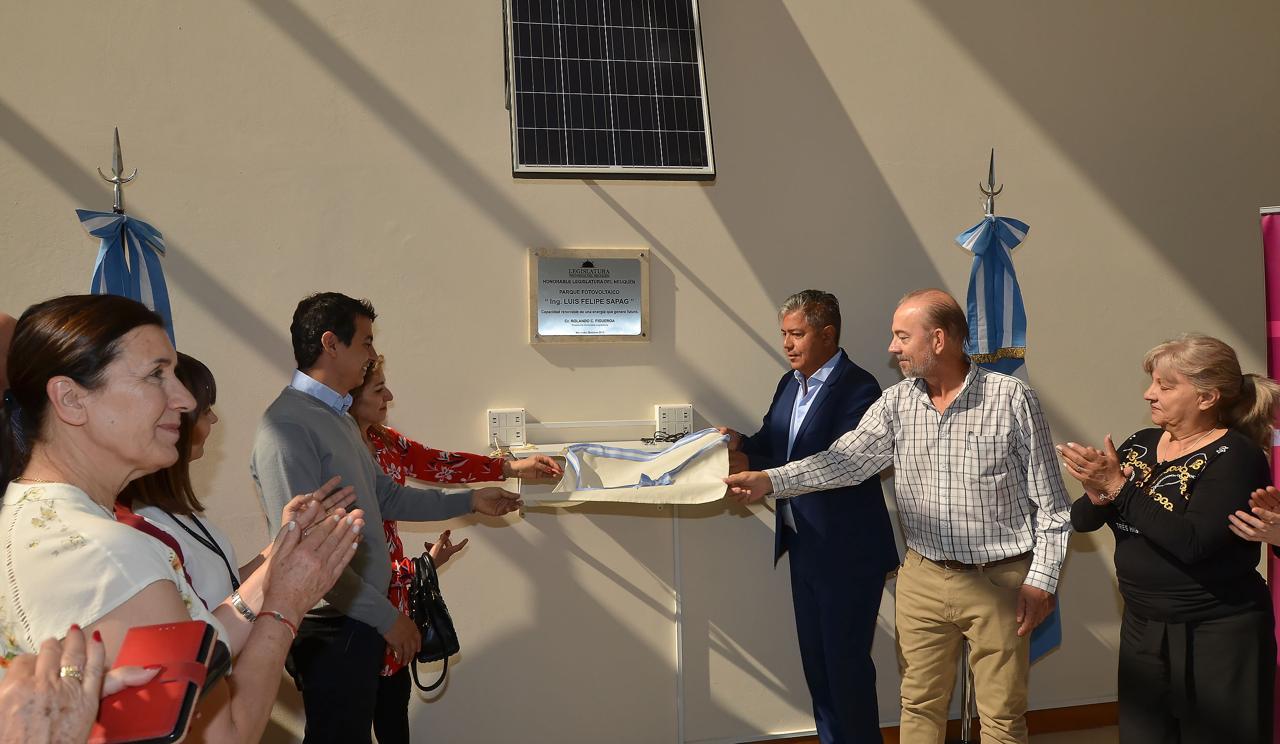 Lee más sobre el artículo Rolando Figueroa: “La Legislatura del Neuquén será la primera en autoabastecerse con energía sustentable, limpia y renovable”