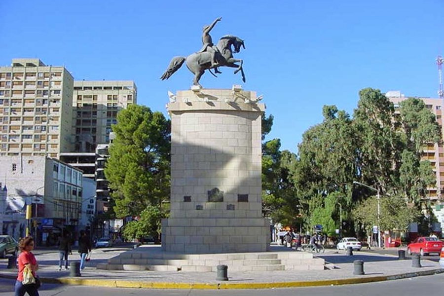 Lee más sobre el artículo Neuquén: Av. Argentina será peatonal los findes