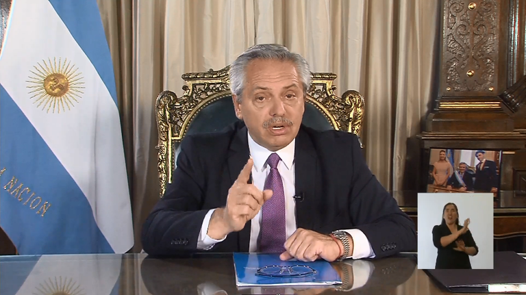 En este momento estás viendo Alberto Fernández evalúa la cuarentena obligatoria para todos los ciudadanos argentinos ✍🏻