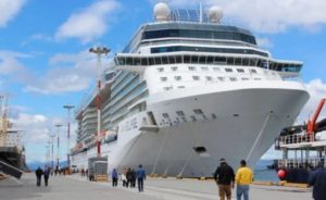 Lee más sobre el artículo Video. Turistas chinos desembarcaron en Ushuaia y no les hicieron ningún control por el coronavirus 😷