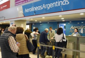 Lee más sobre el artículo Aerolíneas Argentinas no realizará más vuelos especiales de cabotaje con repatriados del exterior ✈