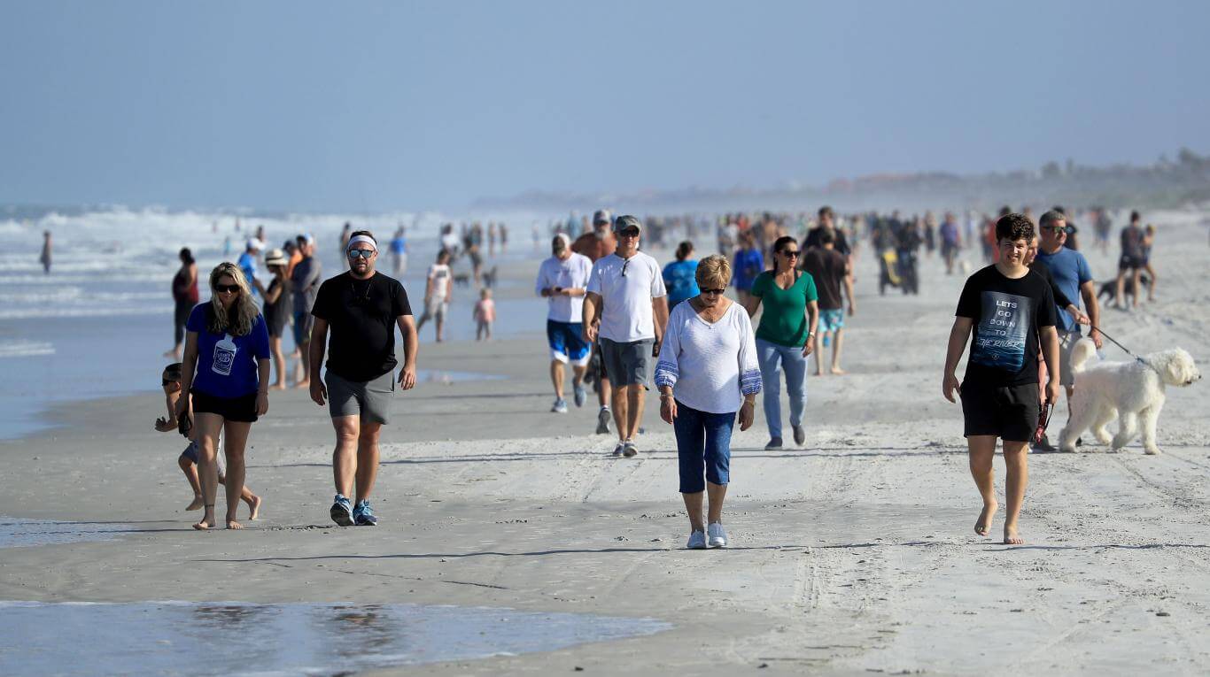 En este momento estás viendo Se llenaron las playas de Florida pese al aumento de casos en el estado 🏖