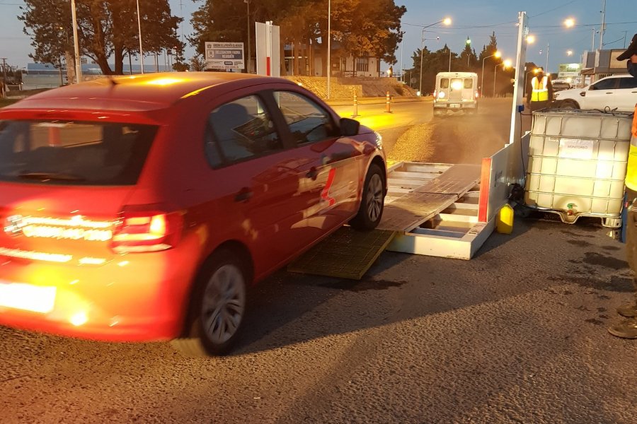 Lee más sobre el artículo Estricto control en el puente carretero 🚧 🚚