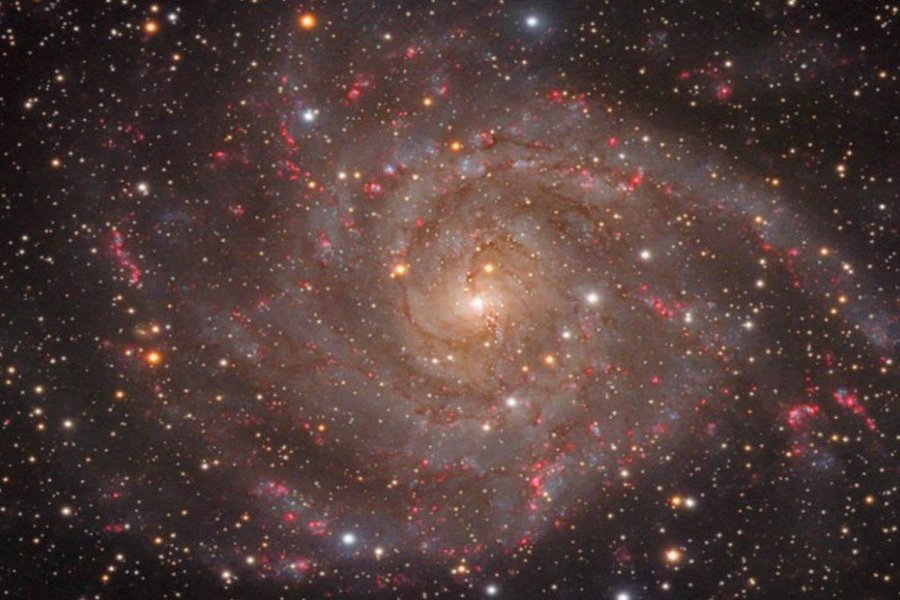 En este momento estás viendo Descubrieron señales que llegan a la tierra desde una galaxia lejana 🌌
