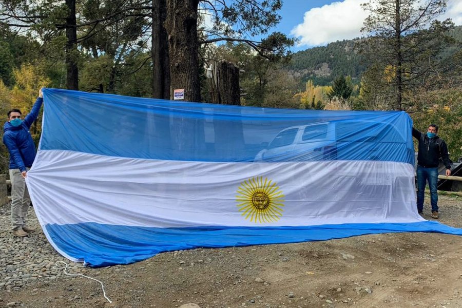 En este momento estás viendo La bandera gigante de San Martín de los Andes 👏