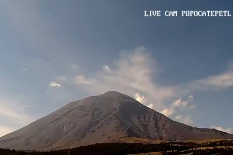 Lee más sobre el artículo Video con imágenes de un OVNI (?) volando cerca de un volcán 🛸👽