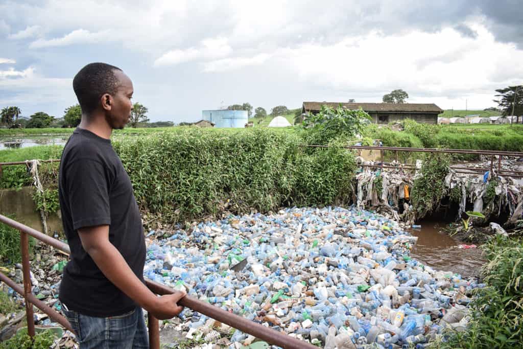 Lee más sobre el artículo Kenia prohíbe plásticos de un solo uso en sus áreas naturales protegidas ♻