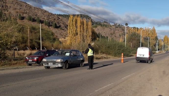 En este momento estás viendo Finde: En solo 7 horas ingresaron más de 700 autos a Villa la Angostura 👇🏻🚗