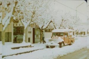 Lee más sobre el artículo El recuerdo de la gran nevada en Neuquén capital de 1982 ⛄
