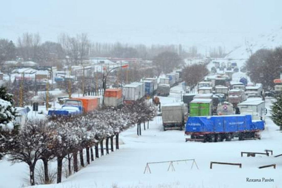 Lee más sobre el artículo Intensas nevadas en Piedra del Águila    🦅❄
