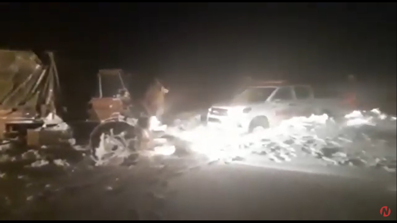 Lee más sobre el artículo Video. Rescatan a personal de Vialidad provincial en medio de una fuerte tormenta ❄⚠
