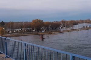 Lee más sobre el artículo Así está el balneario Valentina Sur por la crecida del río ♒