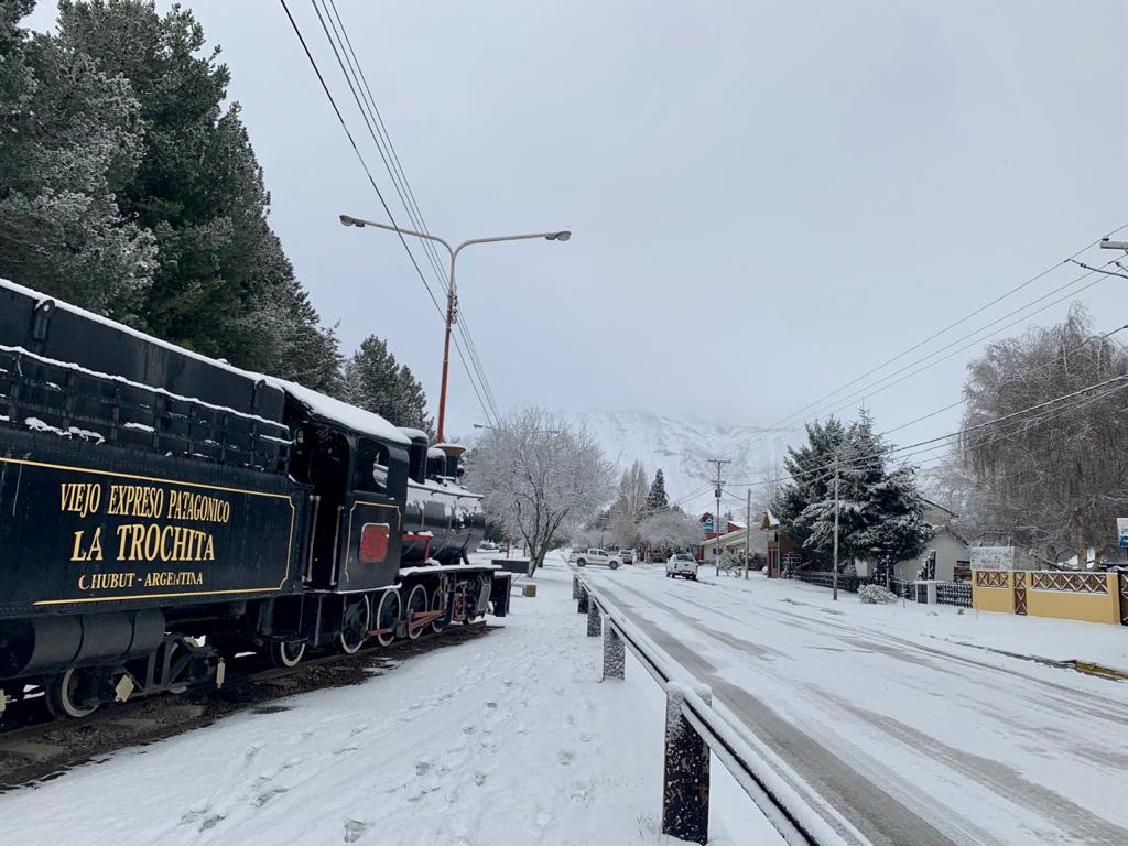 Lee más sobre el artículo Video: en Esquel se intensificaron las nevadas ❄🚶🏼‍♀️