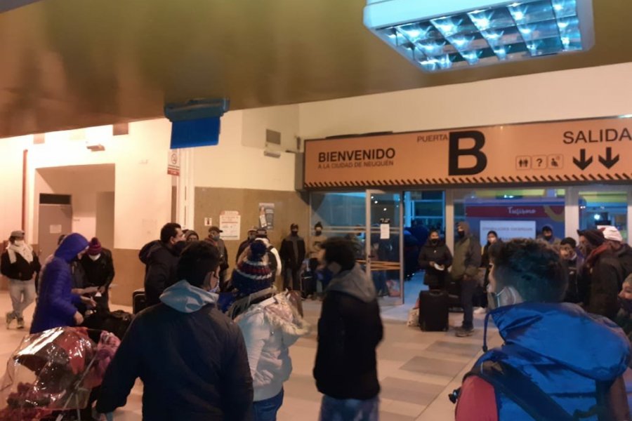 Lee más sobre el artículo Lograron repatriar a 57 paraguayos varados en la zona 🚌
