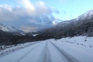 Lee más sobre el artículo Habilitan con extrema precaución la Ruta 40 entre Bariloche y El Bolsón ⚠