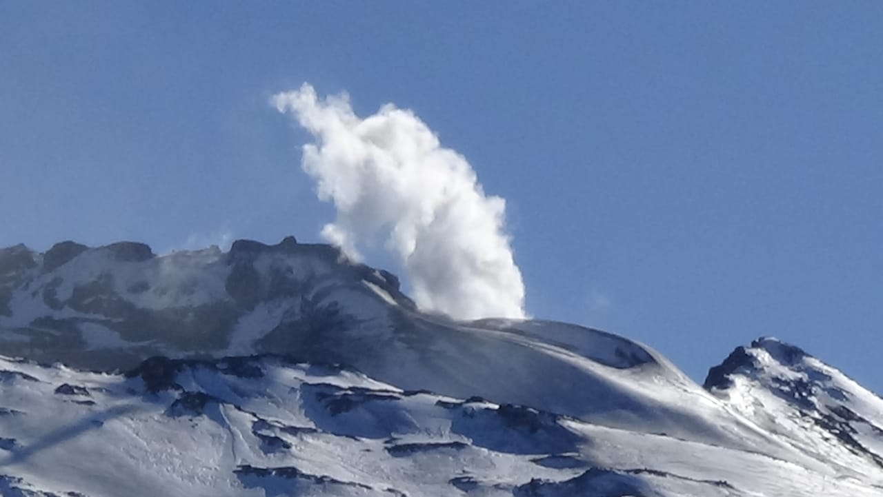 En este momento estás viendo Registran cambios en la actividad del Volcan Copahue 🌋