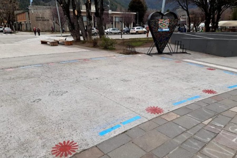 En este momento estás viendo En San Martín de los Andes demarcan espacio público para espectáculos callejeros 🎭🖼