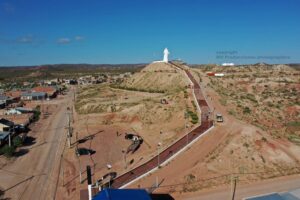 Lee más sobre el artículo Rincón de los Sauces: Siguen los trabajos de pintura en la escalinata del Cristo Patrono 🚶🏻‍♂️