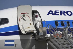 Lee más sobre el artículo VIDEO: Se «clavo» en la mitad de la pista un avión en Neuquén antes de partir hacia Mendoza ✈