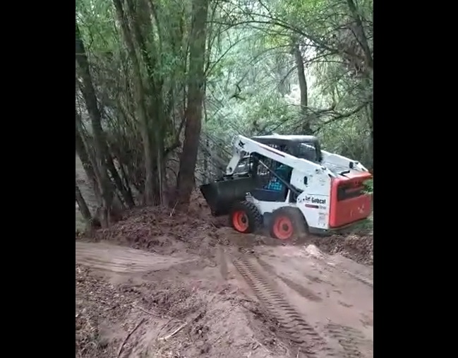 Lee más sobre el artículo Construyen nuevos senderos a la vera del río Neuquén 🚴🏻‍♀️
