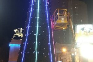 Lee más sobre el artículo Neuquén tiene su pinito de Navidad 🎄