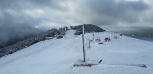 Lee más sobre el artículo En pleno verano volvió a nevar en el Cerro Bayo ❄❄