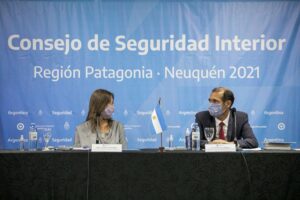 Lee más sobre el artículo Vizzotti, Frederic y De Pedro se reúnen con gobernadores de provincias con pasos fronterizos para evaluar más restricciones
