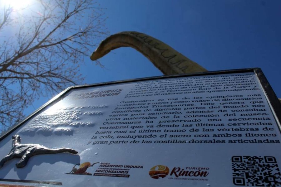 En este momento estás viendo Nueva cartelería inclusiva en el Parque de Dinosaurios Rinconsaurus