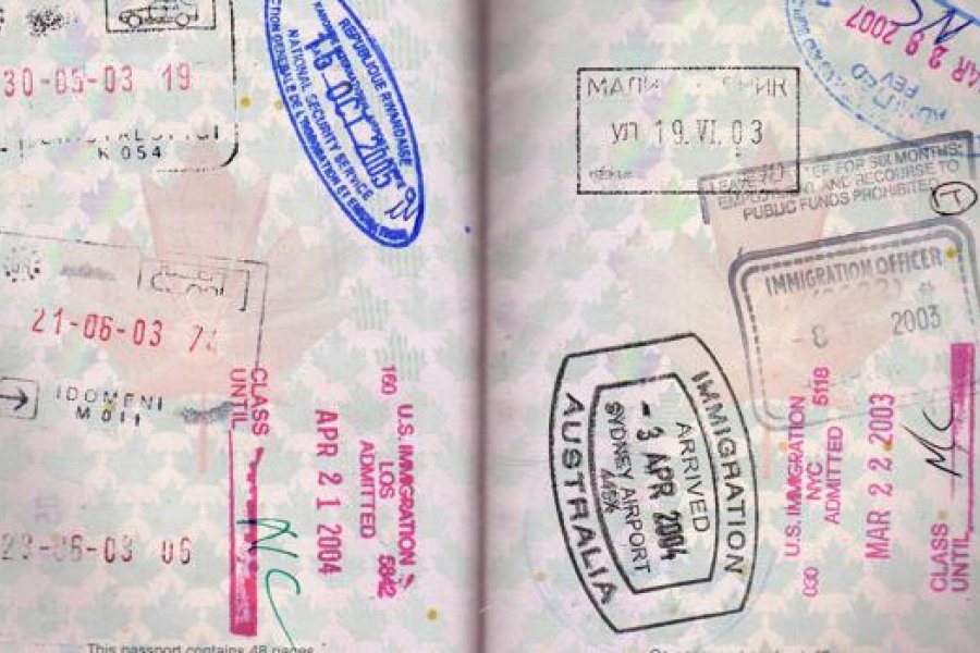 Lee más sobre el artículo Migraciones dejará de sellar los pasaportes de quienes salgan e ingresen al país