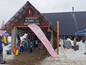 Lee más sobre el artículo Batea Mahuida: te dejamos los precios para el parque de Nieve en Villa Pehuenia y Moquehue