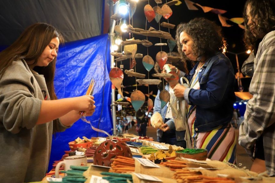 En este momento estás viendo Se extiende por un día más la Feria de los Artesanos