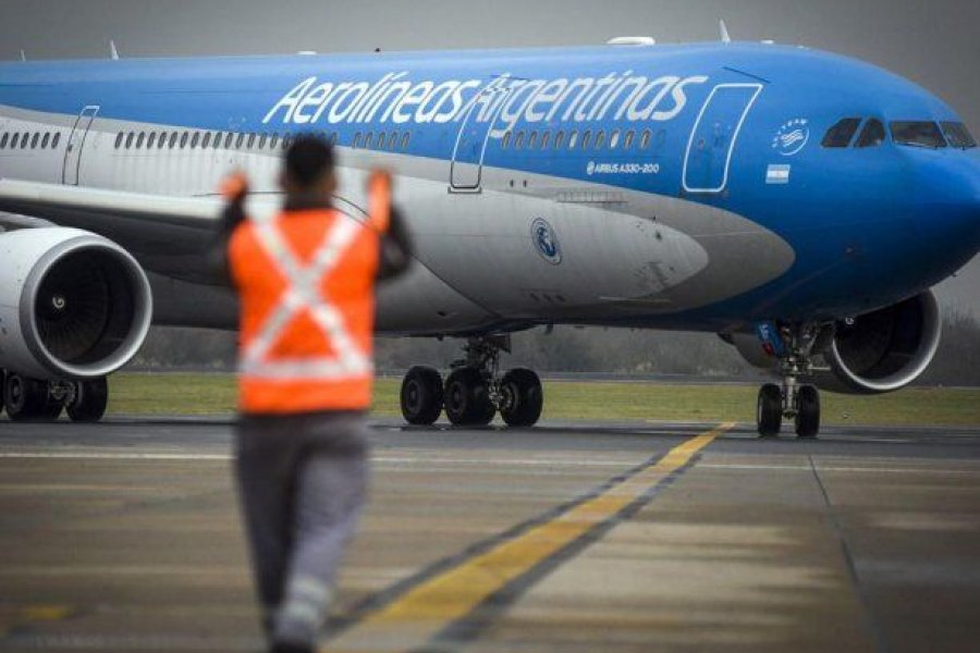 En este momento estás viendo Aerolíneas Argentinas tendrá wifi en sus aviones: cuánto costarán los planes