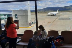 Lee más sobre el artículo Récord de argentinos viajando al exterior: ¿qué nos dice este fenómeno?