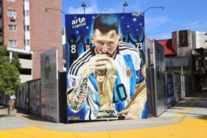 Lee más sobre el artículo Esta noche se inaugura el mural de Messi con música mundialista en vivo