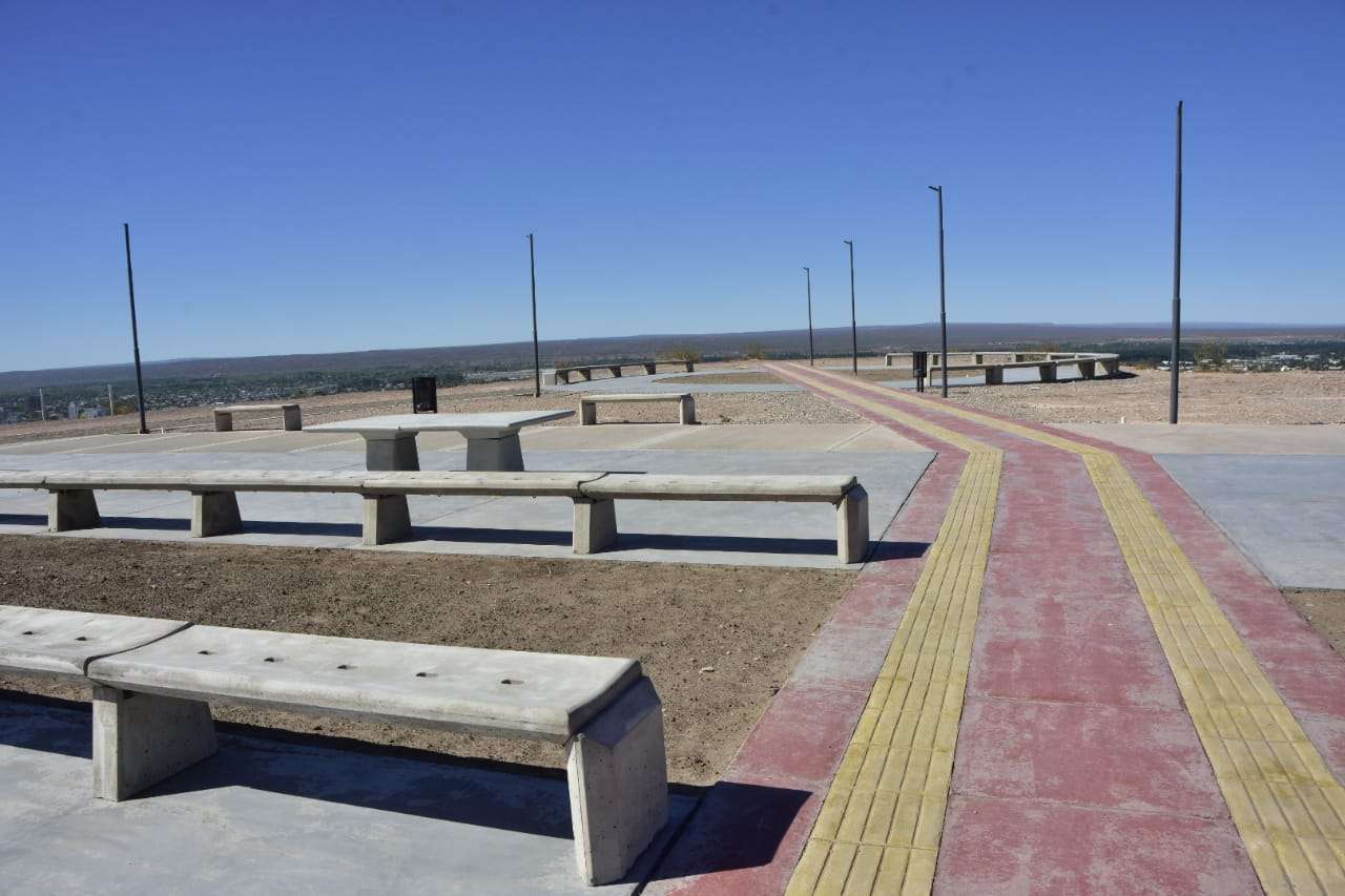Lee más sobre el artículo Gaido anunció un Parque Lineal de las Bardas que recorrerá desde Alta Barda hasta Cuenca XVI