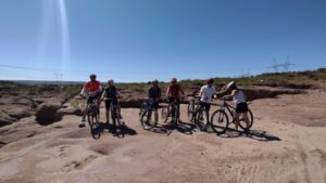 Lee más sobre el artículo Cicloturismo: invitan a un recorrido por el cañadón del Cocodrilo de Villa el Chocón