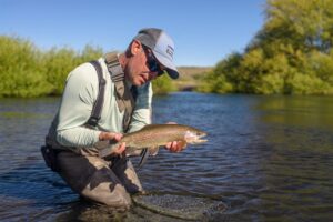 Lee más sobre el artículo Neuquén da la bienvenida a una nueva temporada de pesca deportiva