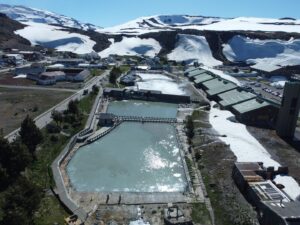 Copahue estira la magia del invierno: Termas Nieve seguirá hasta fines de septiembre