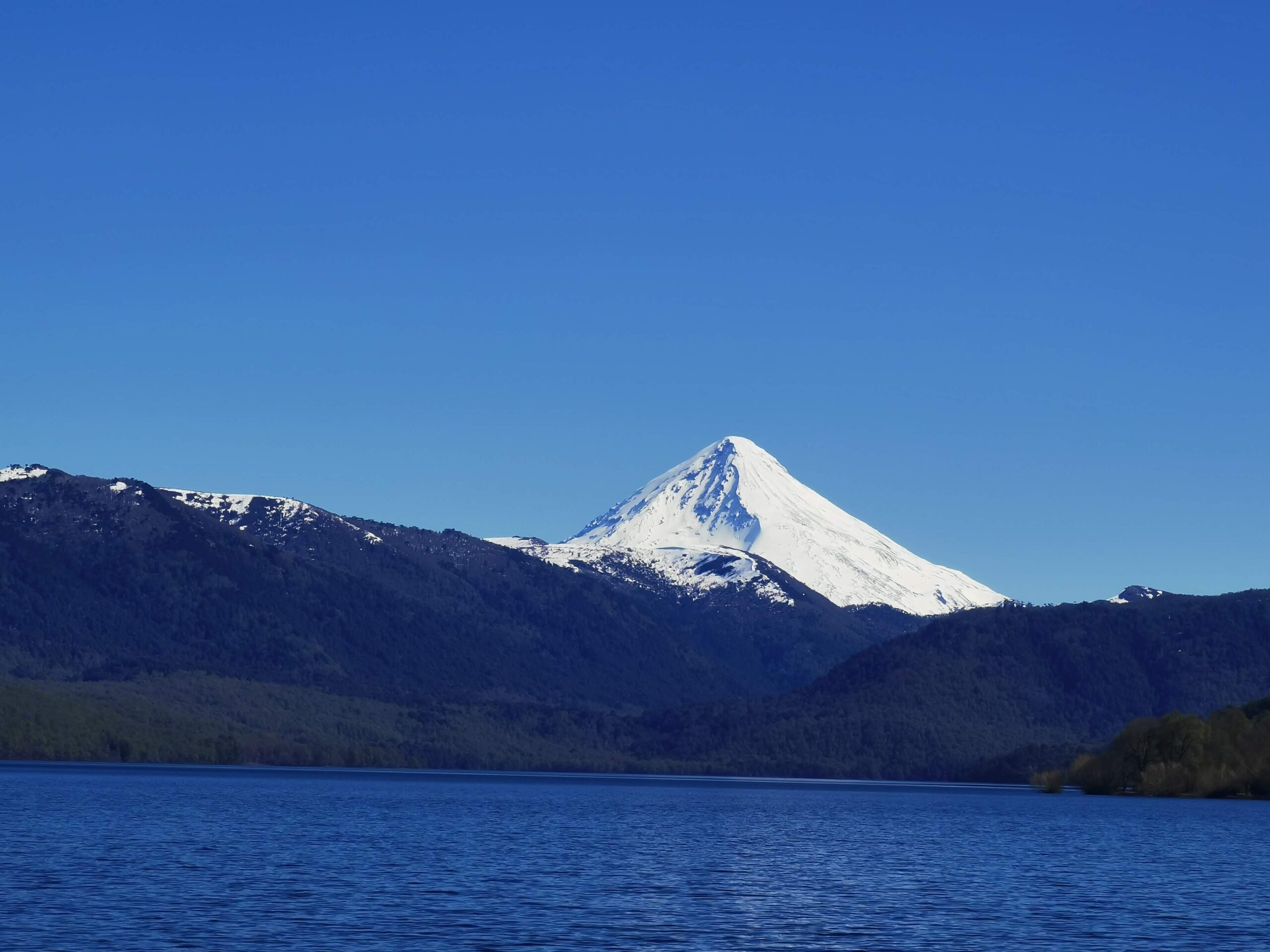 En este momento estás viendo ¡Descubre el paraíso escondido en la Patagonia: Lago Quillén!