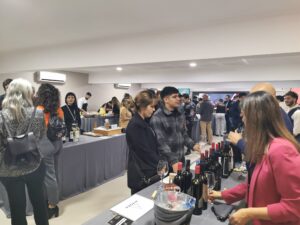 Lee más sobre el artículo Un Festín para los Sentidos: Llega una nueva edición del vibrante encuentro gastronómico y enológico en Neuquén