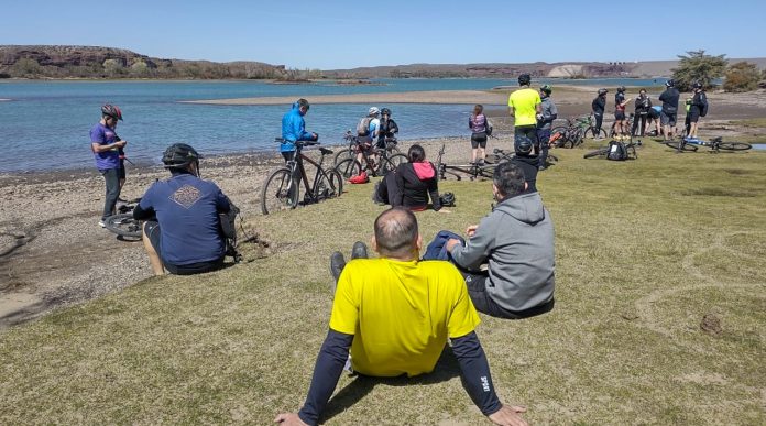 En este momento estás viendo ¡Explora Villa El Chocón en bicicleta y disfruta de una deliciosa chocolatada!