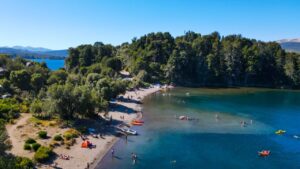 Lee más sobre el artículo Descubre las Playas Paradisíacas y Aventuras de Villa Pehuenia Moquehue