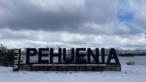 Lee más sobre el artículo Villa Pehuenia Moquehue bajo nieve: miradores que enamoran y sabores que abrazan
