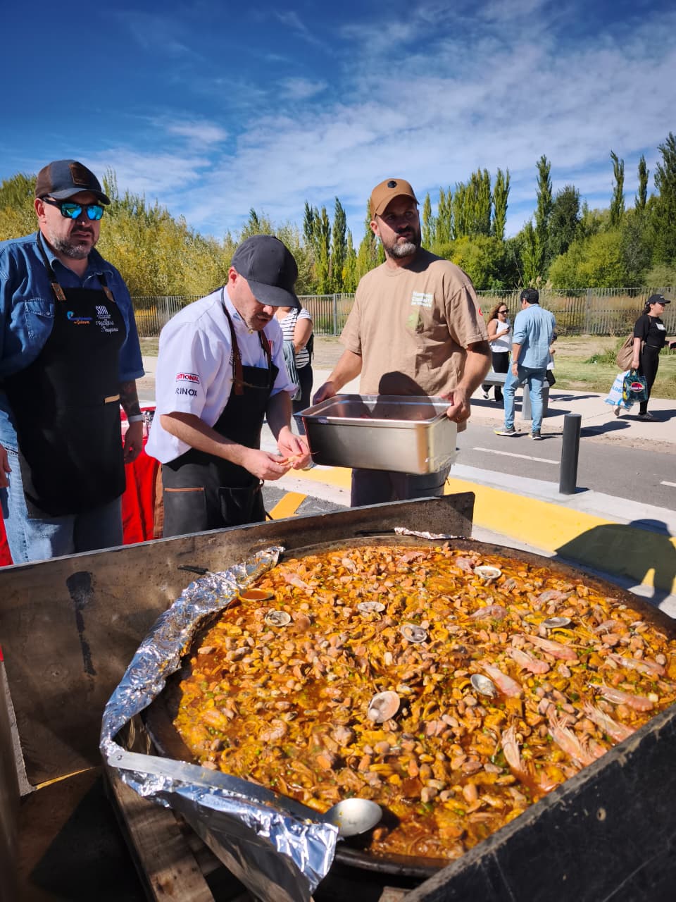 Exitosa paella de Semana Santa en Hiroki