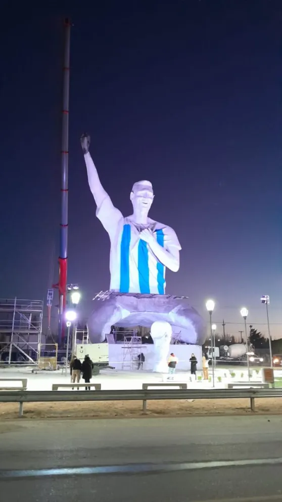 Cutral Co y un sueño a escala gigante: inauguran el monumento a Messi más alto del planeta