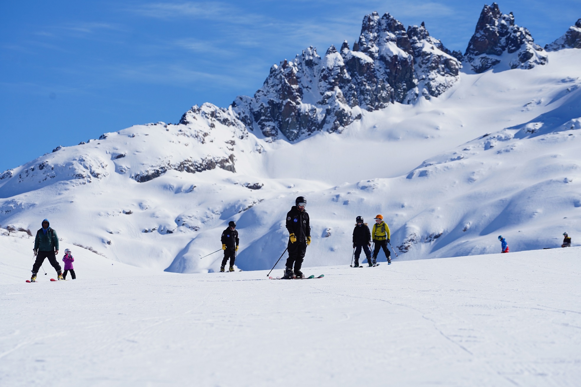 La primavera también se esquía: Laderas extiende la nieve y suma descuentos para patagónicos