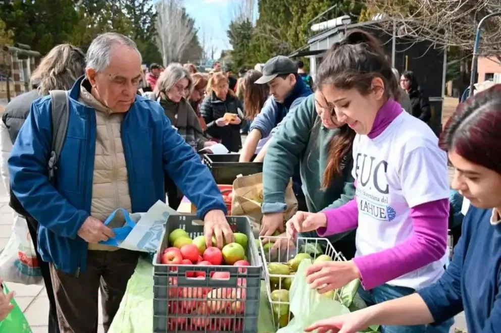 El Frutazo vuelve a reunir producción, cultura y deporte en la UNCo